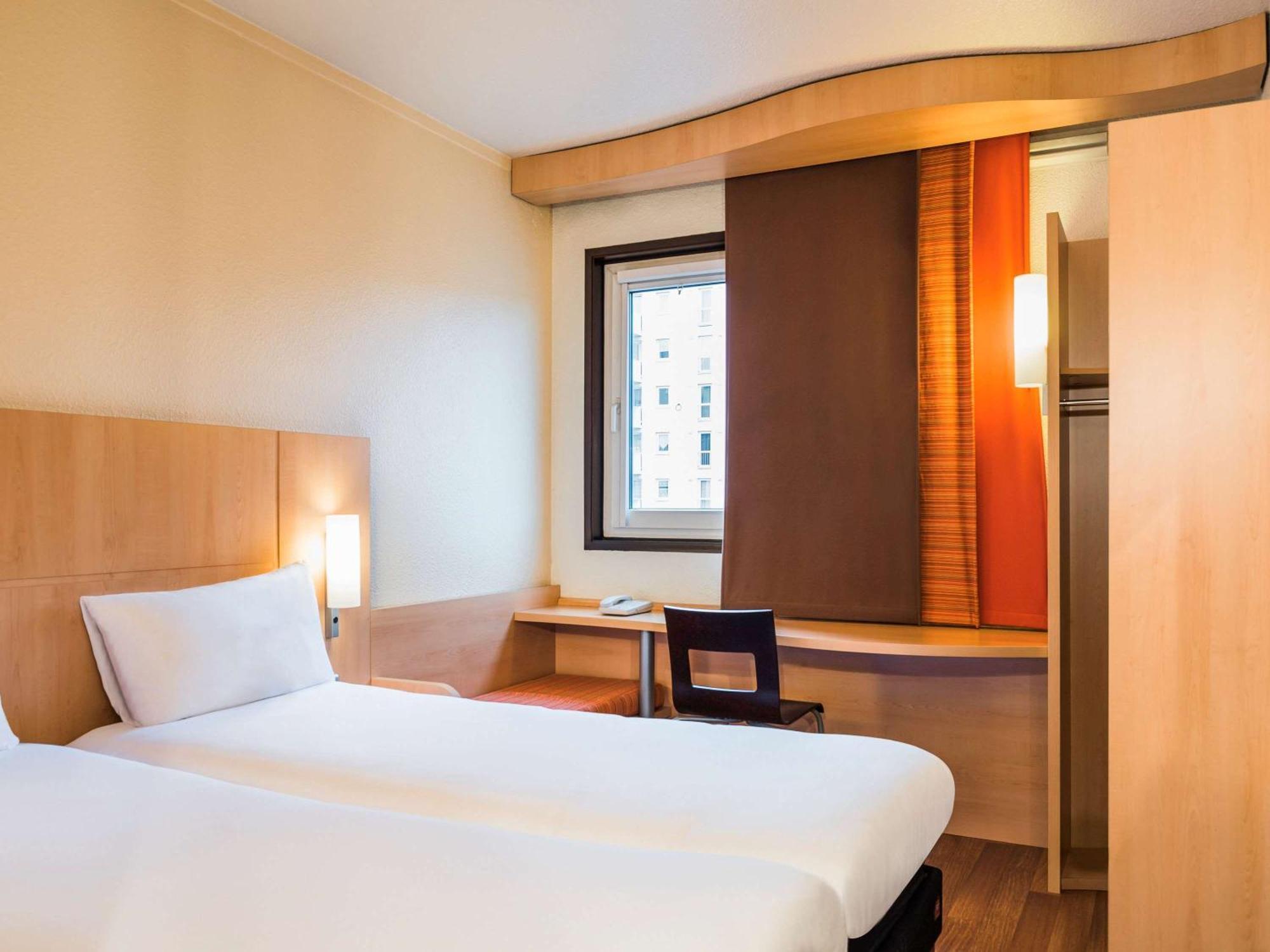 Отель Ibis Paris Pont De Suresnes Longchamp Экстерьер фото