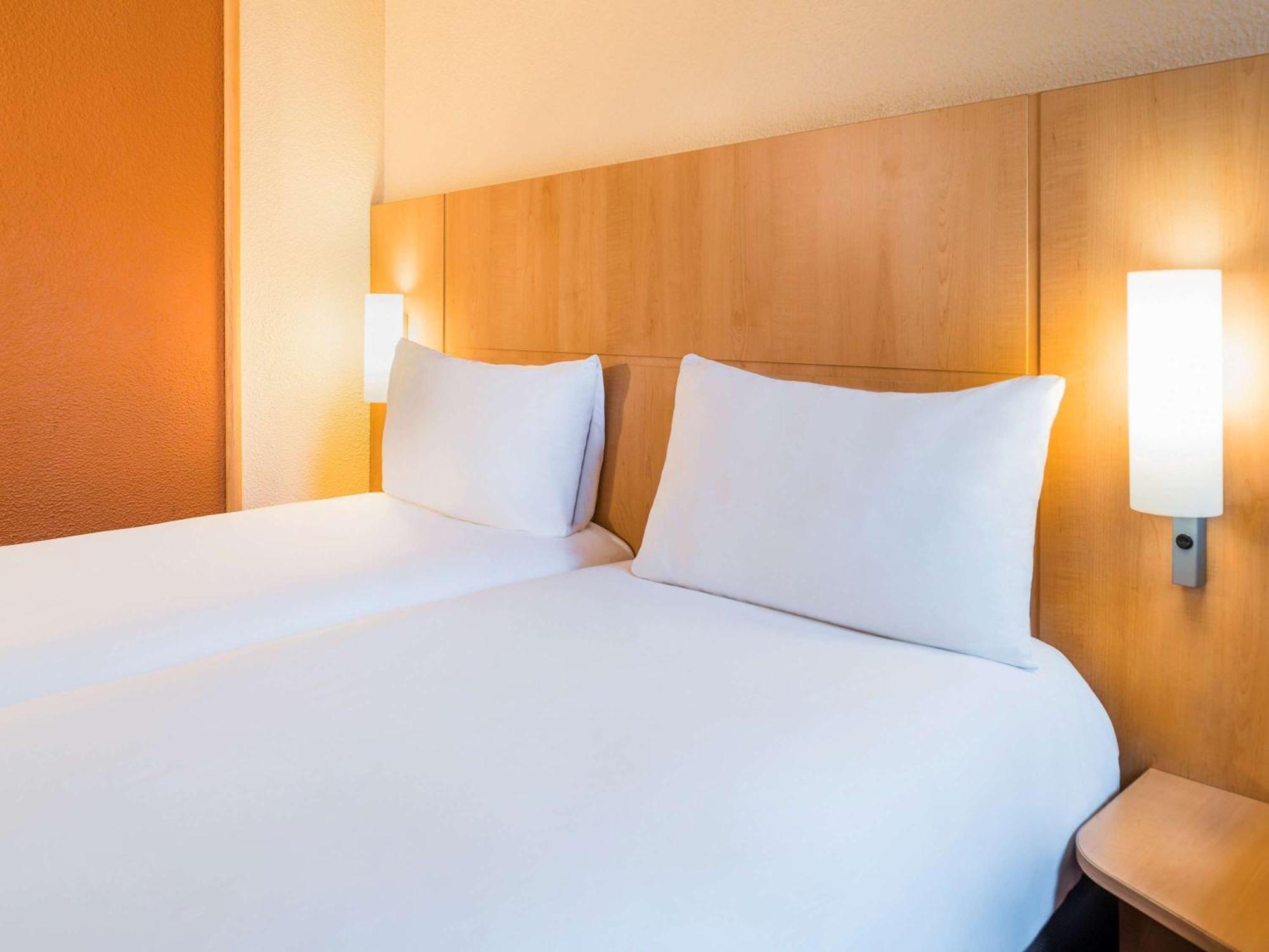 Отель Ibis Paris Pont De Suresnes Longchamp Экстерьер фото