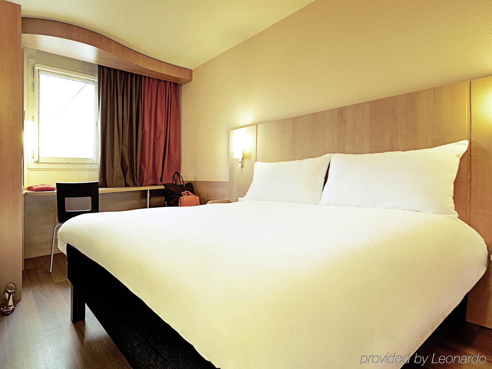 Отель Ibis Paris Pont De Suresnes Longchamp Экстерьер фото
