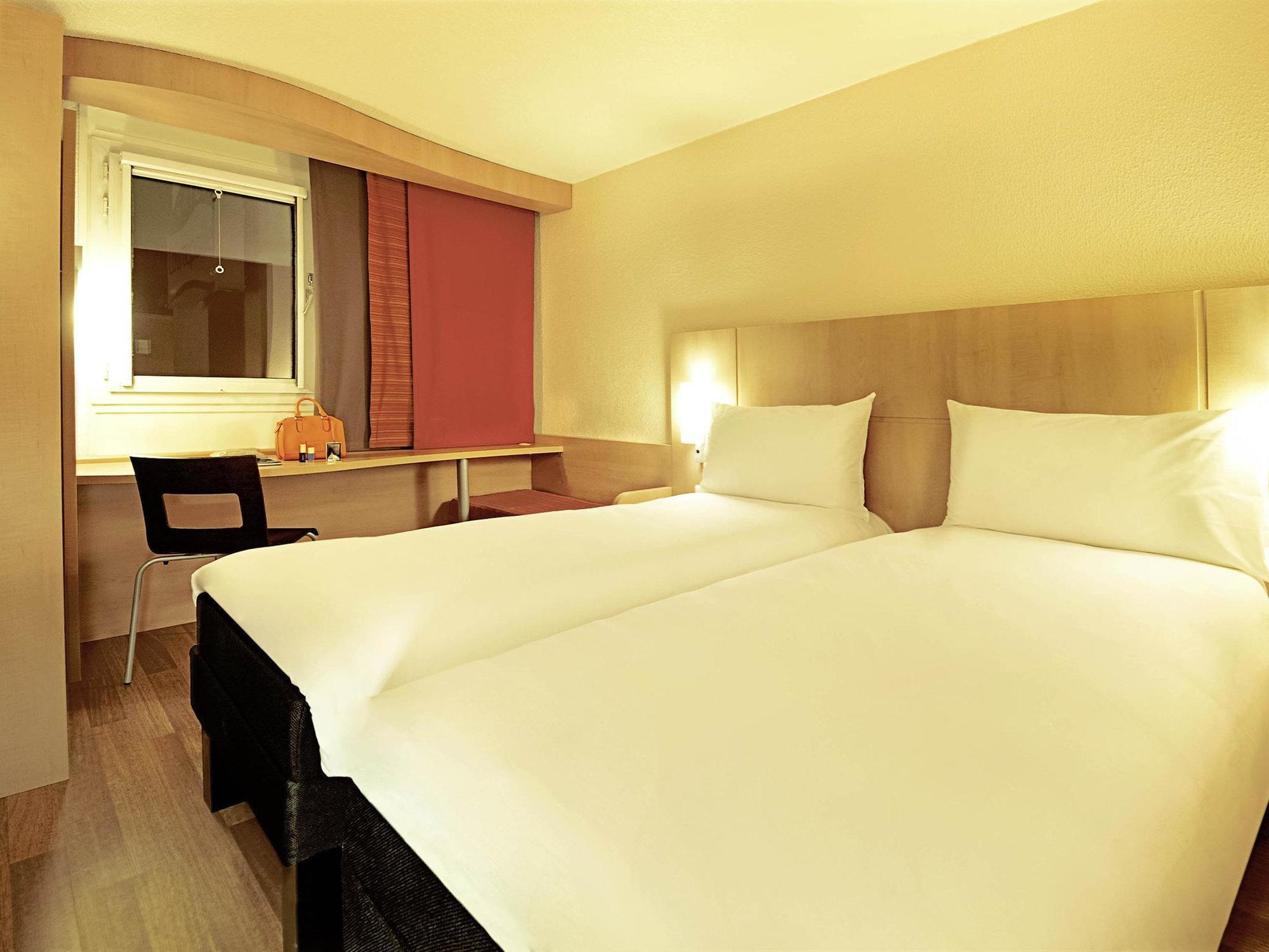 Отель Ibis Paris Pont De Suresnes Longchamp Экстерьер фото