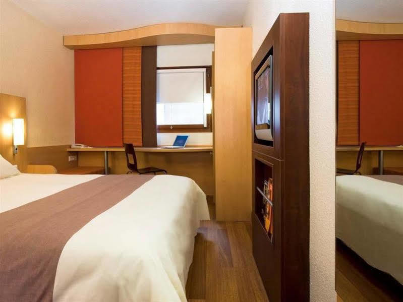 Отель Ibis Paris Pont De Suresnes Longchamp Экстерьер фото